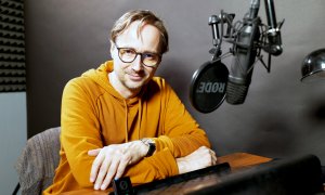 Co slovo, to perla: Poslechněte si noblesního Saturnina ve hvězdně obsazeném audio zpracování