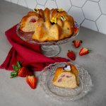 Tvarohová bábovka s jahodami