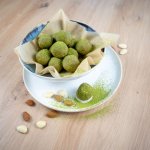 Matcha energy balls s čekankovým originálem a konopnými semínky