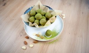 Matcha energy balls s čekankovým originálem a konopnými semínky
