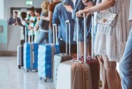Cestujte nalehko a chytře: Jak vybrat kufr, který projde kontrolou?