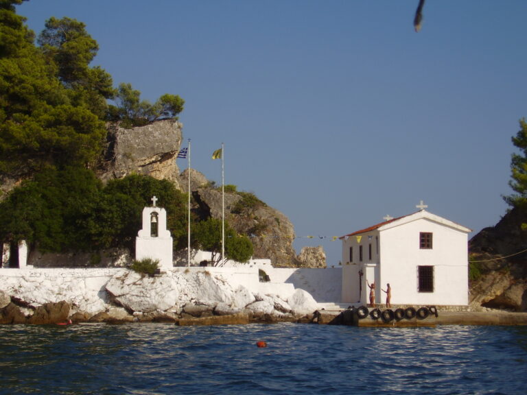 Koušete si nehty? Víme, proč a jak přestat