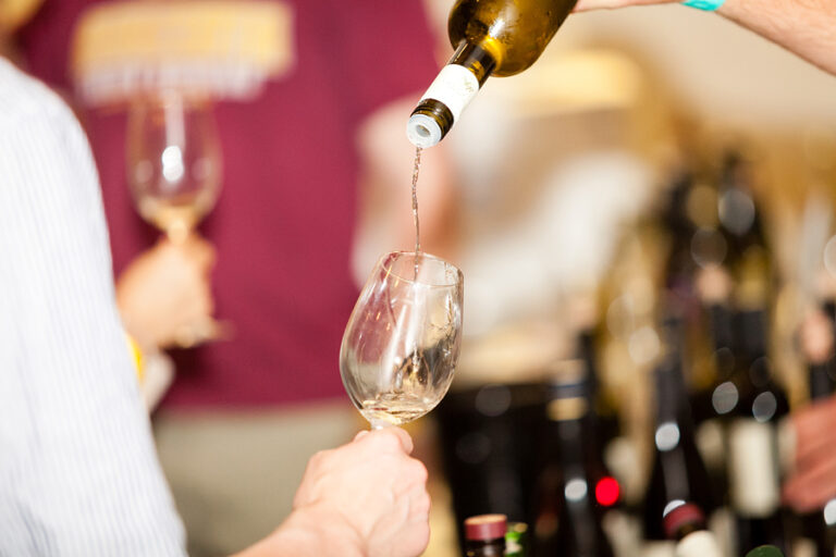 Vyhrajte lístky na festival autentických vín Praha pije víno 2018!