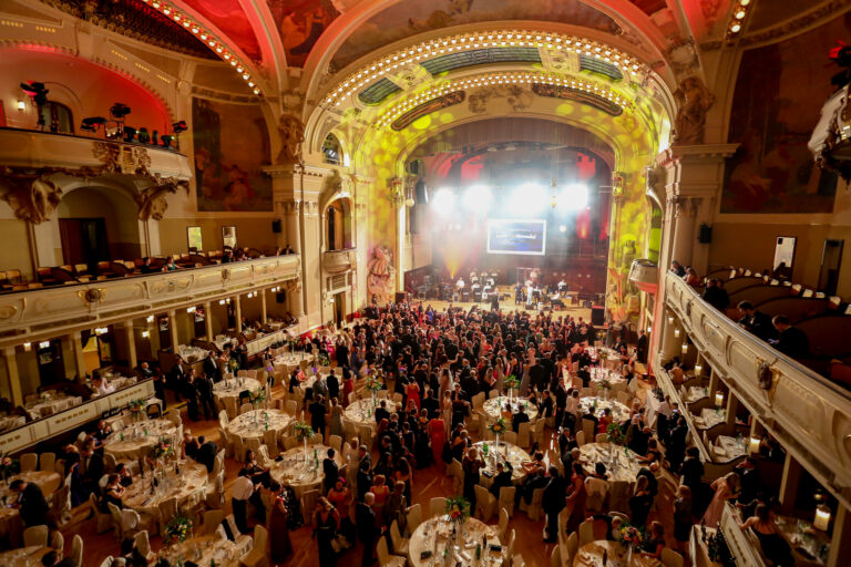 Plesová událost sezóny prozrazuje jména hlavních hvězd a spouští prodej vstupenek!