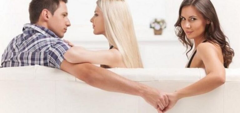 Období, co dá zabrat každé milence: Zimní svátky jsou tu!