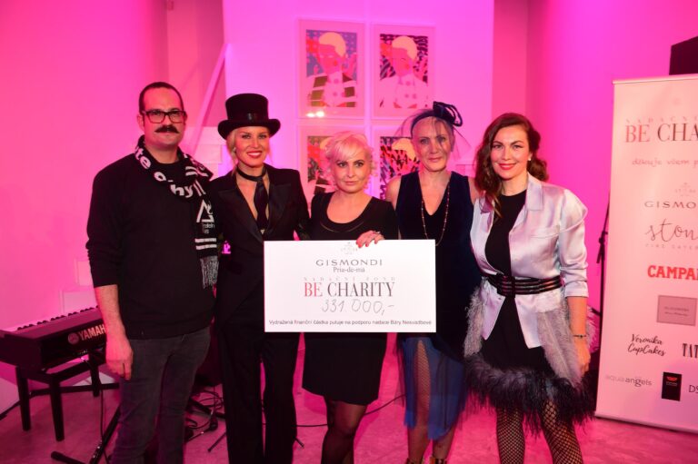 Charitativní kabaret pomohl postiženým lidem