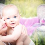 Více než polovina maminek je zaskočena finanční náročností mateřství