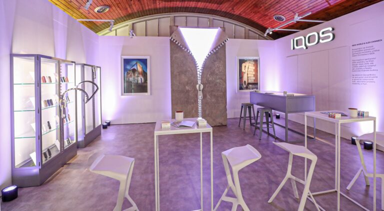 Designér Alex Chinneck otevírá svými instalacemi cestu k nové budoucnosti