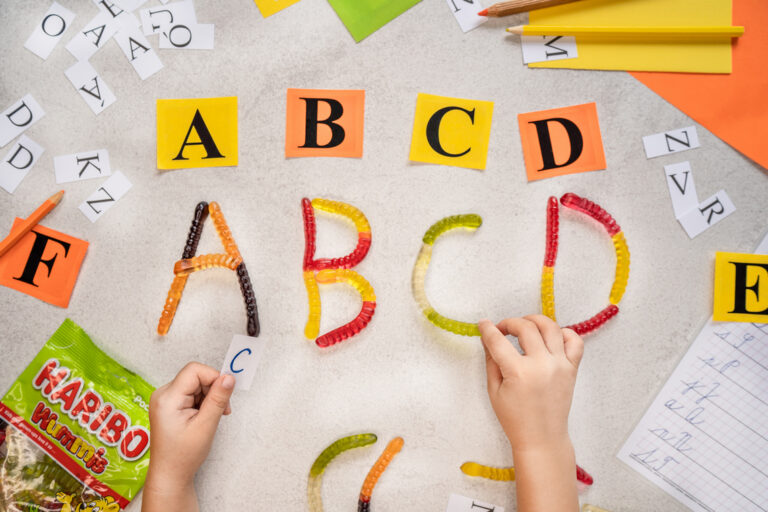 S dětmi doma aneb 4 tipy, jak je vzdělávat a nezbláznit se