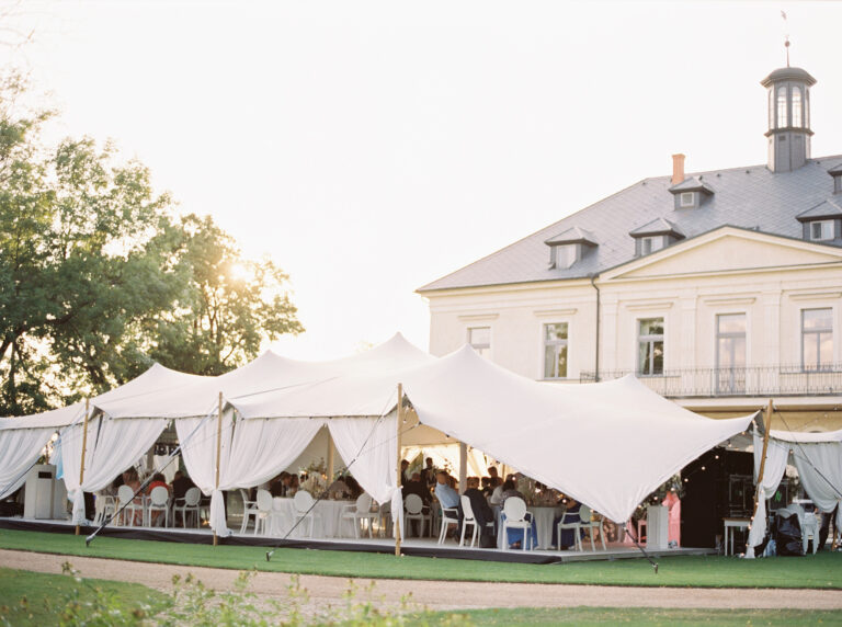 Svatba pod stanem? Proč ne!