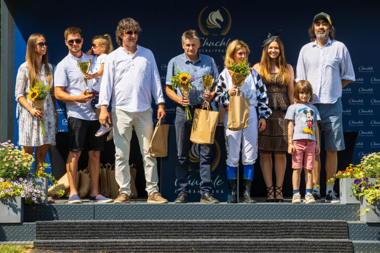 Celebrity na dostizích. Kohák zhubnul sedm kilo a Trojanová dorazila v kloboučku od Beaty Rajské