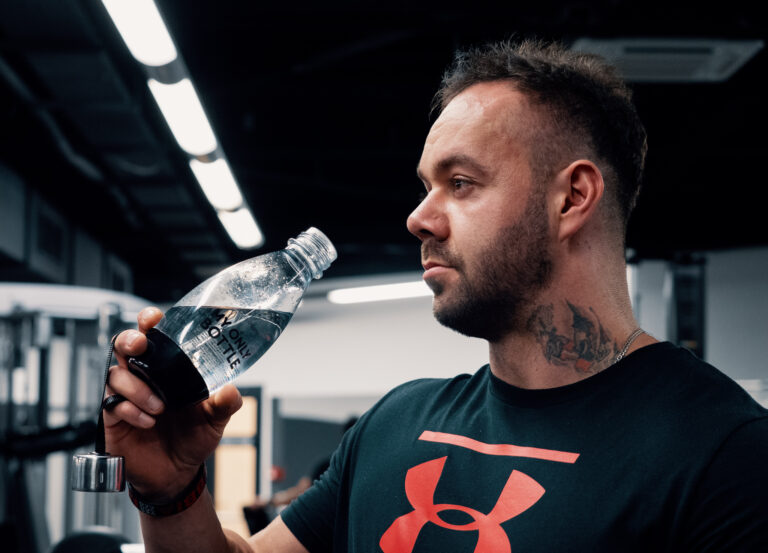 Fitness trenér radí, jak „vyzrát“ na pitný režim