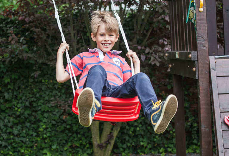 Jaro je tu – ohlídejme děti na hřištích!