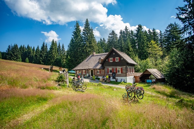 Do Jizerek za čerty, draky i motýly