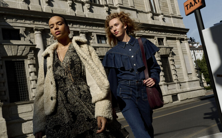 Podzim přeje pohodlí, stylu a eleganci – svrchníky, které vás zahřejí i okouzlí