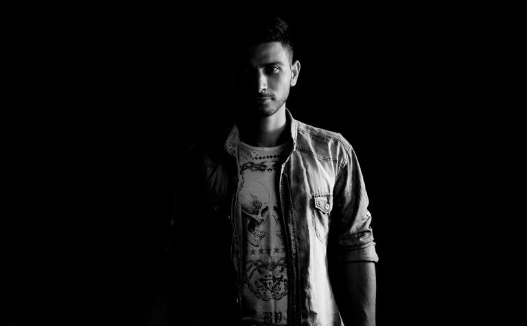 Muž pod tlakem: proč se uzavírá a co s tím může udělat partnerka